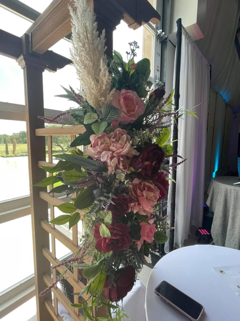 6branch-wedding-floral-arrangement